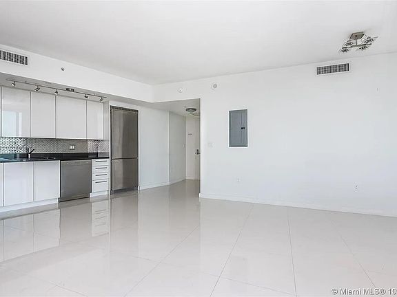 5th image of 92 SW 3rd St APT 4006