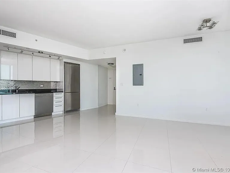 92 SW 3rd St #4006 — Photo 5