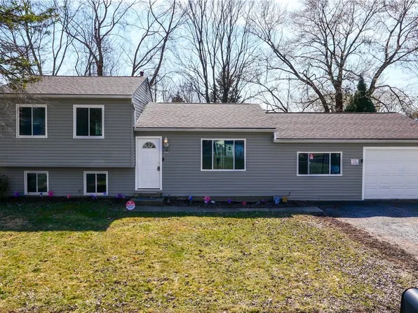 9818 Blanton Dr, Windham, OH 44288