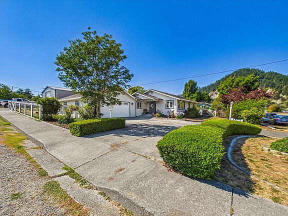3rd image of 725 Walnut Dr