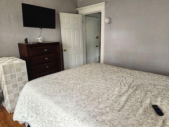 3rd image of 52 Marion Ave #1