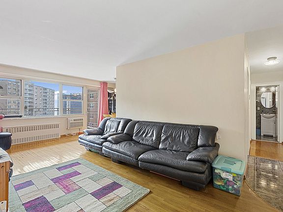 4th image of 2928 W 5th St #18S