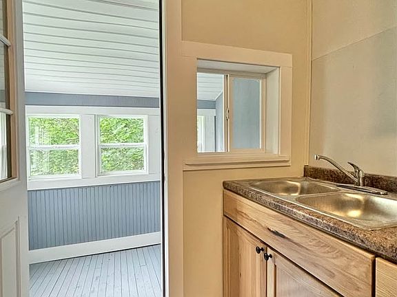 3rd image of 307 S Main St #201