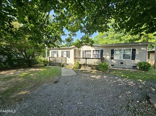 602 Nelson St, Lenoir City, TN 37771