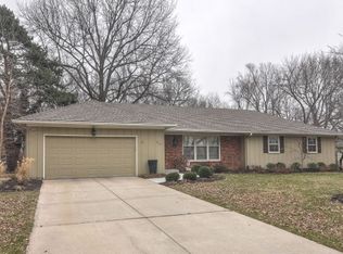 9315 Mohawk Ln, Leawood, KS 66206