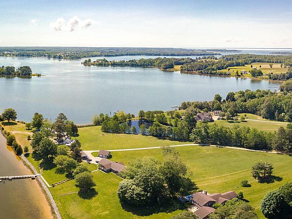 2nd image of Heron Cove Ln