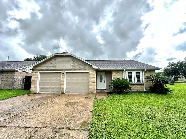 504 Raymond St — Photo 14