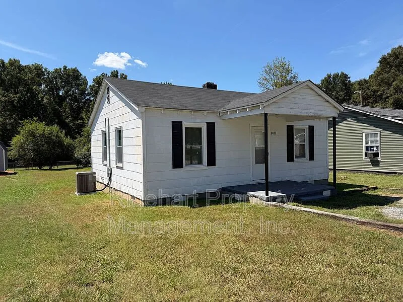 2 bed, 1.0 bath, $1,225 — Photo 2