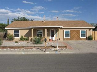 848 Lancelot St SW, Los Lunas, NM 87031