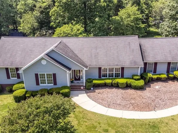 6619 Lantern Ln, Browns Summit, NC 27214