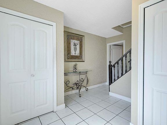 5th image of 11183 74a Ave