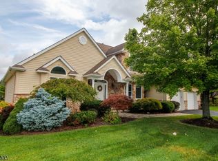 18 Wentworth Ct, Hamburg, NJ 07419