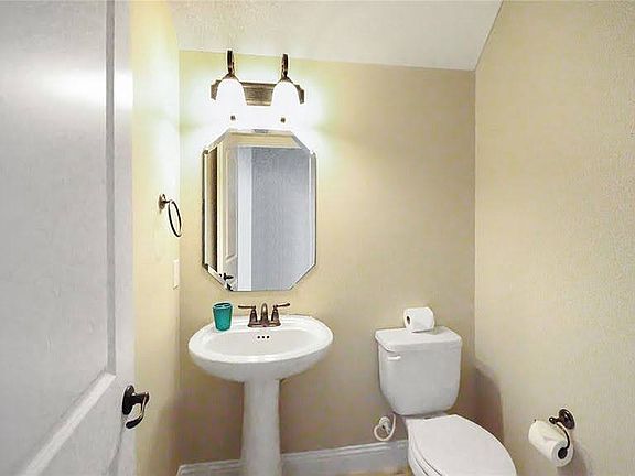 3rd image of 4815 Livingston Dr