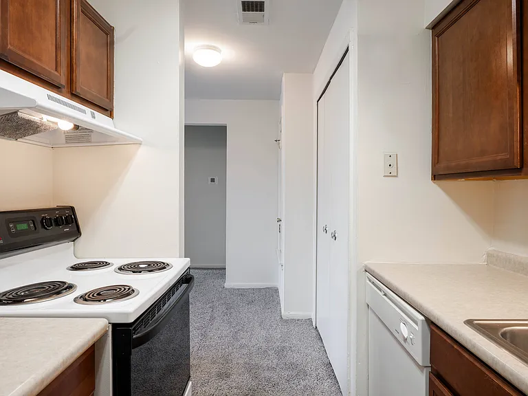 Polo Run Apartments — Photo 36