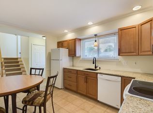 15130 Country Club Dr, Livonia, MI 48154