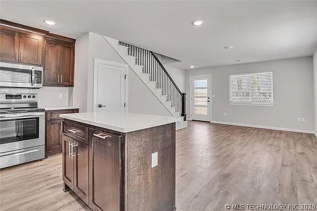 724 N Date Ave — Photo 9