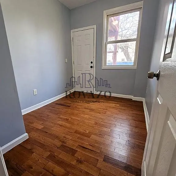 300-301 Lyons Ave #6AA — Photo 3