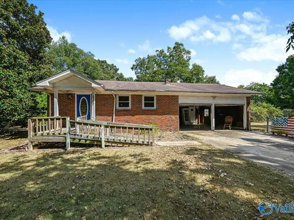 2302 Hamilton Dr SW, Decatur, AL 35601