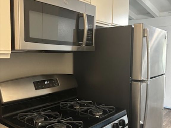 4th image of 3055 Alma St