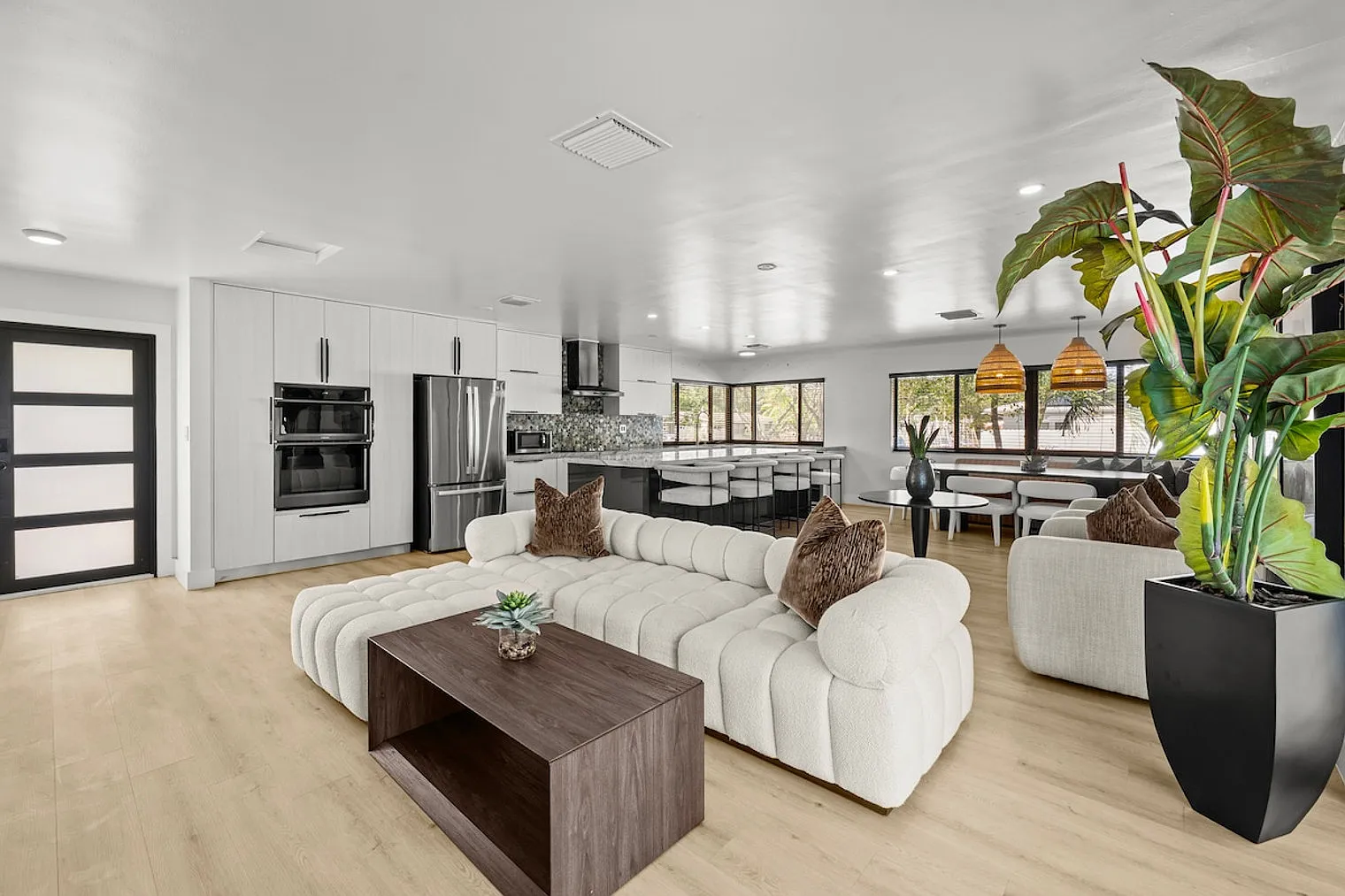 5 bed, 2.5 bath, 2497 sqft, $22,754 — Photo 3
