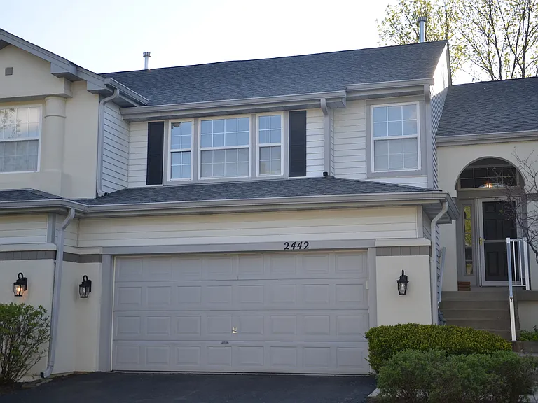 2442 Madiera Ln — Photo 1