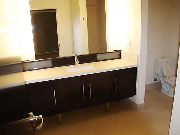 3rd image of 1100 S Hope St APT 411