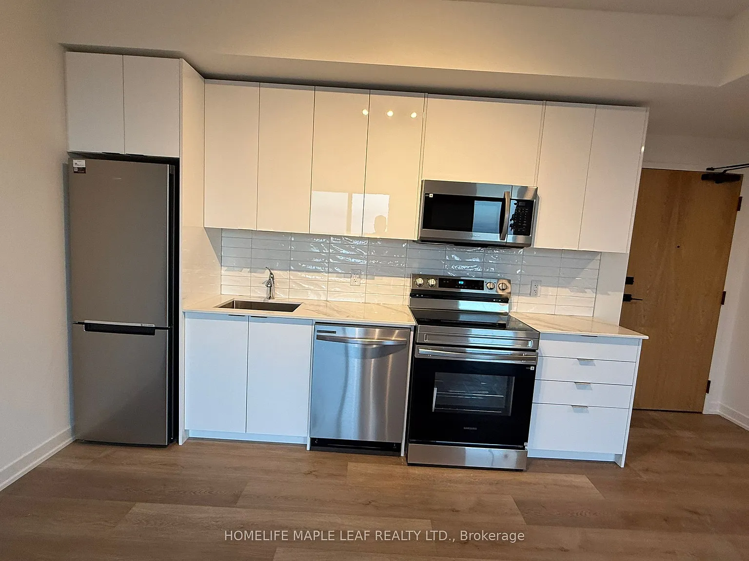 3 bed, $2,075 — Photo 2