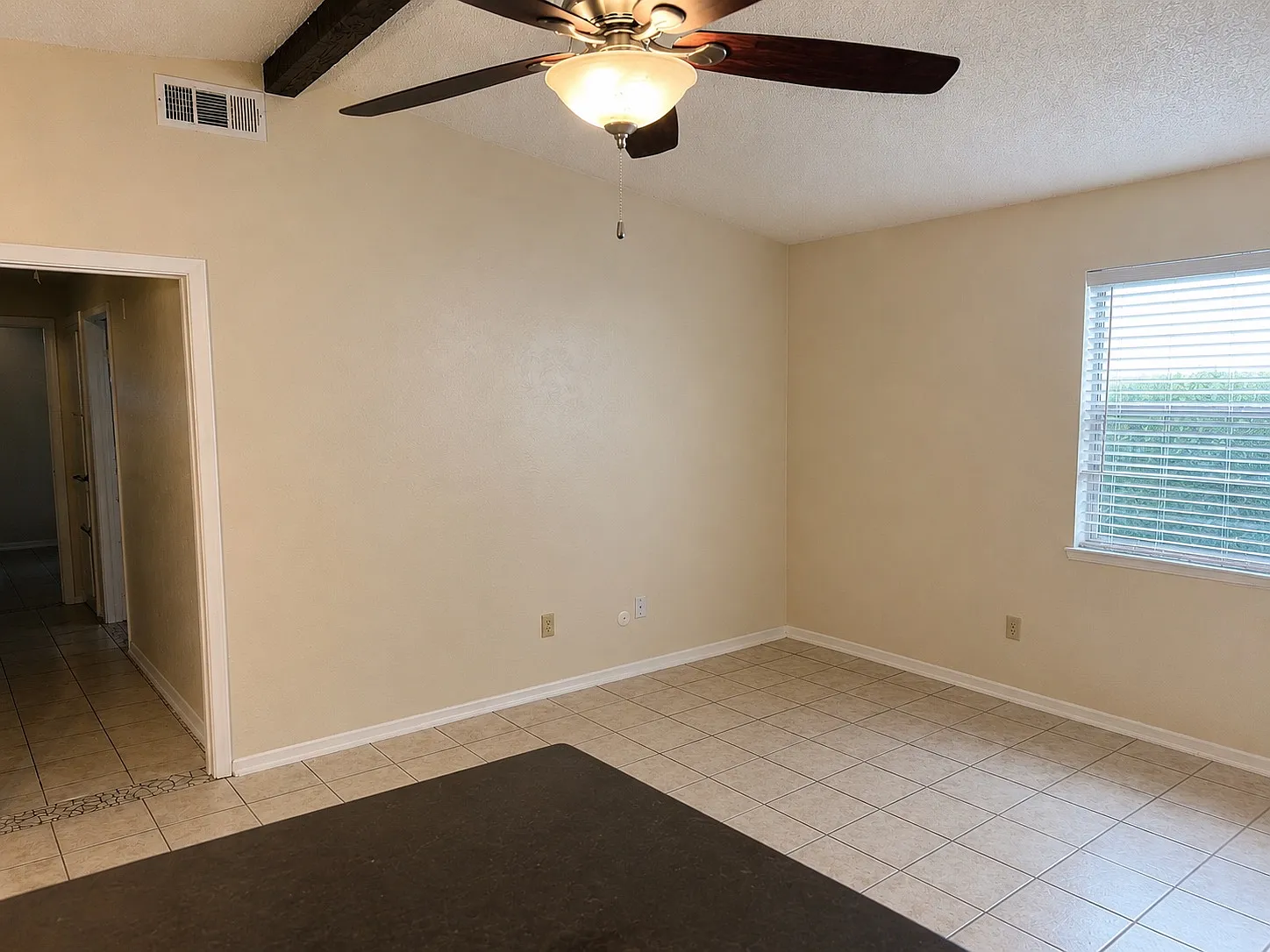 2 bed, 1000 sqft, $1,475 — Photo 3