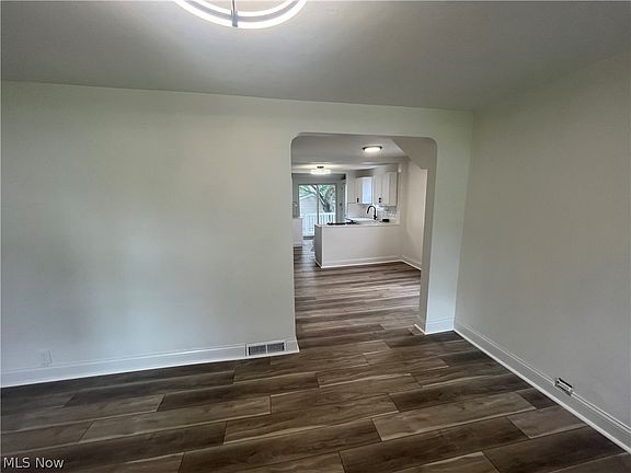 4th image of 4420 Torrington Ave