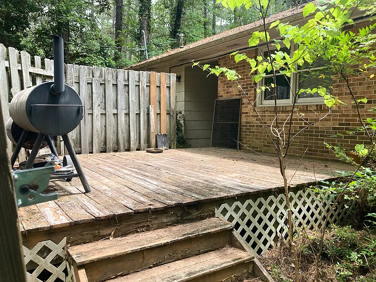 208 Bennington Dr — Photo 4