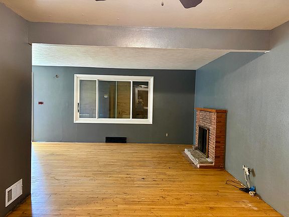 5th image of 1010 N Fox Rd