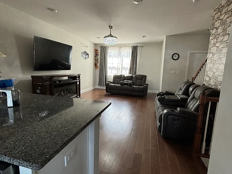 1002 Hights Farm Rd N — Photo 7