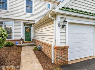 202 Thackeray Close, Moosic, PA