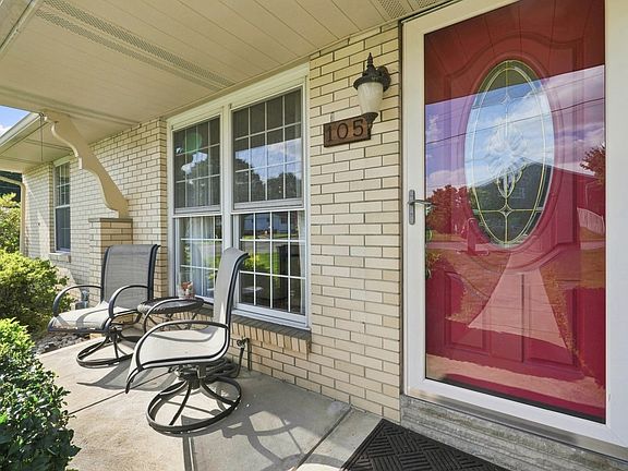 2nd image of 105 Louis Ct