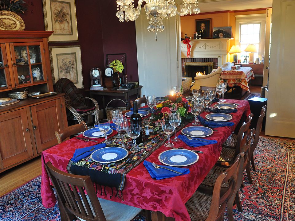 Dining room at thanksgiving