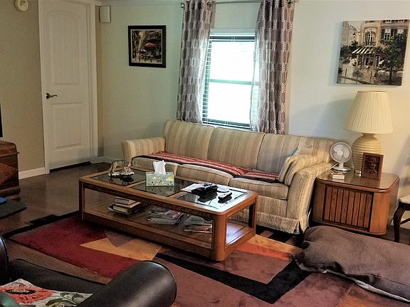 5th image of 23 Outer Park Dr