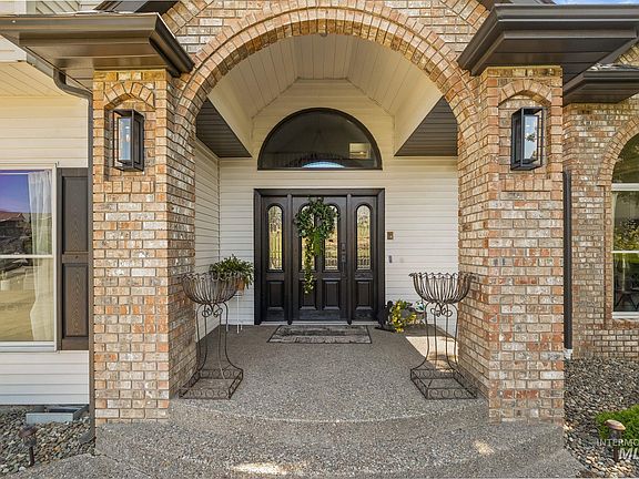 5th image of 3705 Nicklaus Dr