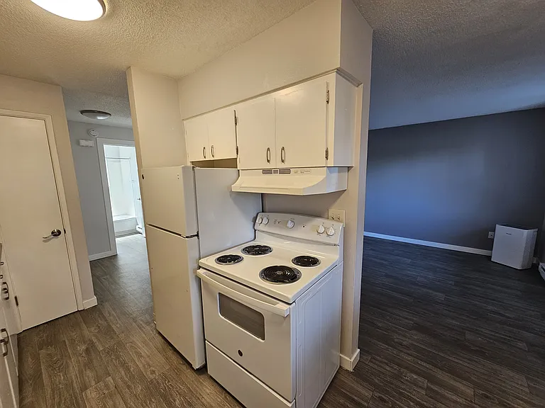 102 S 38th St #6 — Photo 8