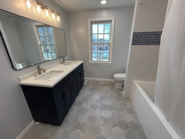 11902 Holly Spring Dr — Photo 2
