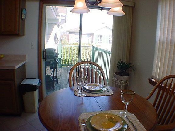 EATING AREA