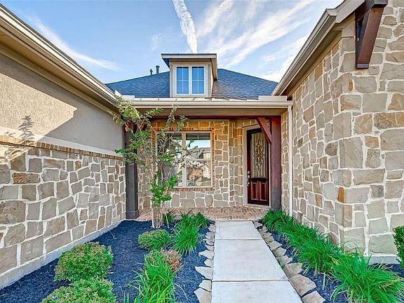 3rd image of 1923 Blossomcrown Dr