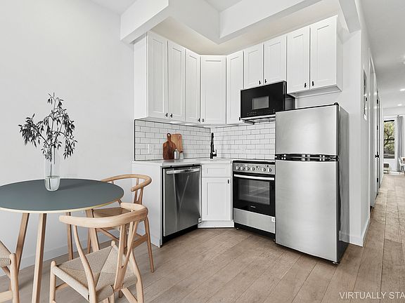 2nd image of 625 Park Pl APT 1