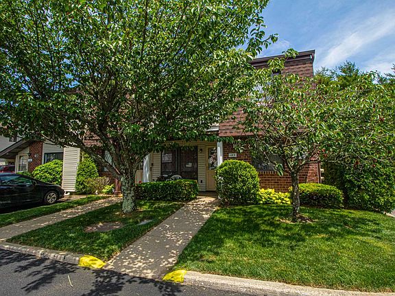 3rd image of 163 Cambridge Dr E