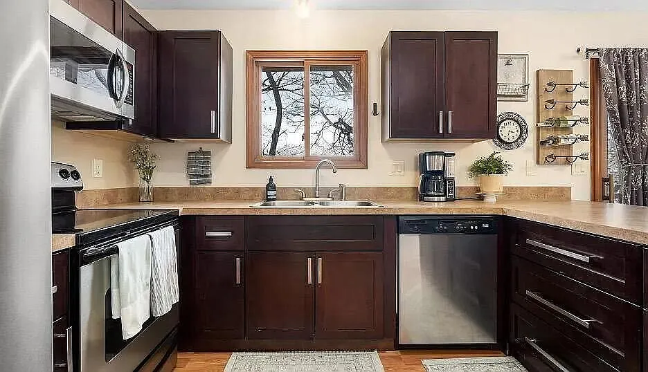 3 bed, 2.0 bath, 1465 sqft, $1,900 — Photo 4