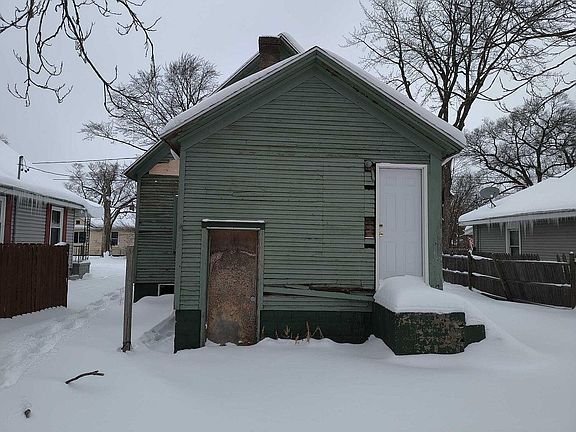 5th image of 897 Turner Ave