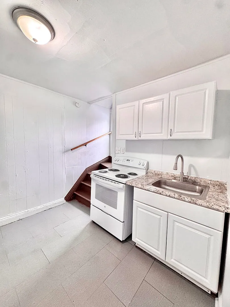 1411 W Liberty Street — Photo 4