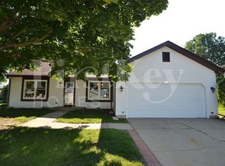 310 Brookwood Trl, McHenry, IL 60050