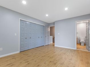 6448 Lochaven Ln, Waterford, MI 48327