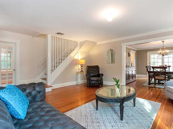 3rd image of 21 Park Ave