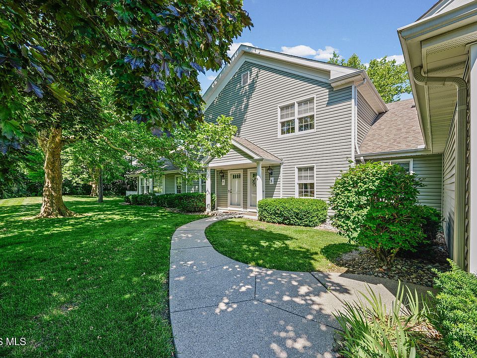1st image of 5 Olde Orchard Dr